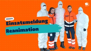 Gruppe von Personen in Schutzanzügen und Rettungsdienstkleidung. Eingeblendeter Text: „Insights – Einsatzmeldung Reanimation“.